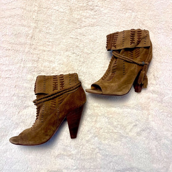 Dolce Vita Maddox Bootie - Picture 3 of 7